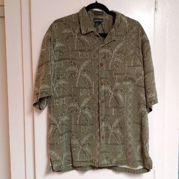 St. John's Bay Other - St. John's Bay Short Sleeve ButtonUp Palm Tree Dsgn on Washable Silk Sz:MED.